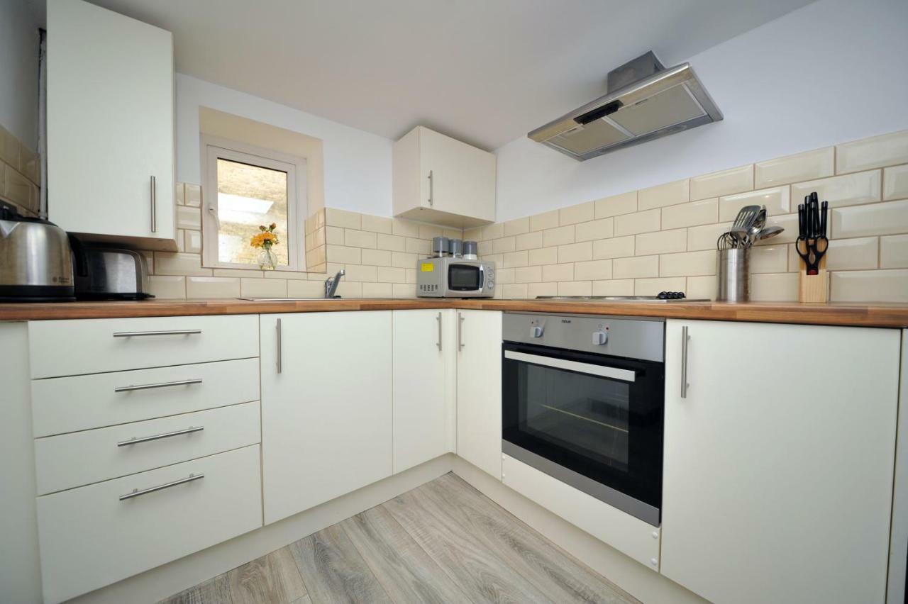 Stone'S Throw City Centre - Tv In Every Bedroom! Swansea Exterior photo