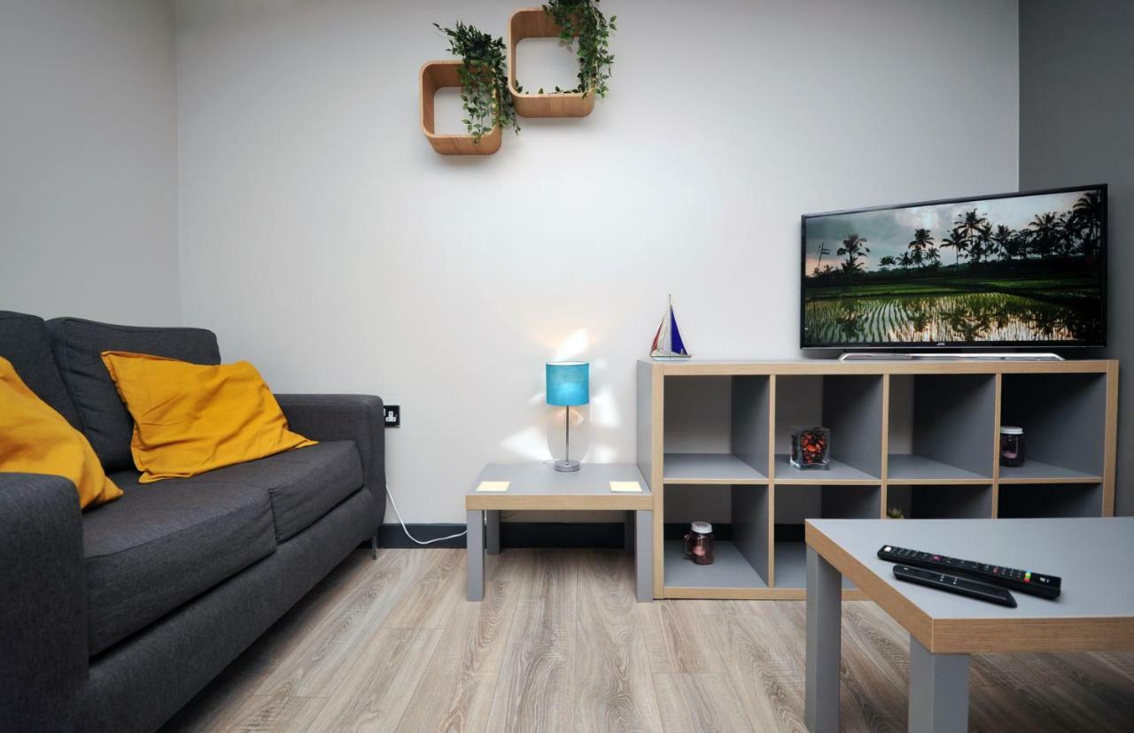 Stone'S Throw City Centre - Tv In Every Bedroom! Swansea Exterior photo