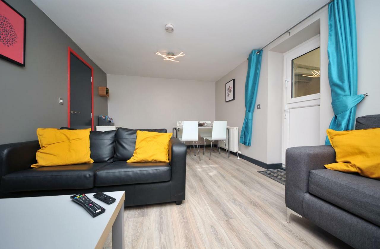 Stone'S Throw City Centre - Tv In Every Bedroom! Swansea Exterior photo